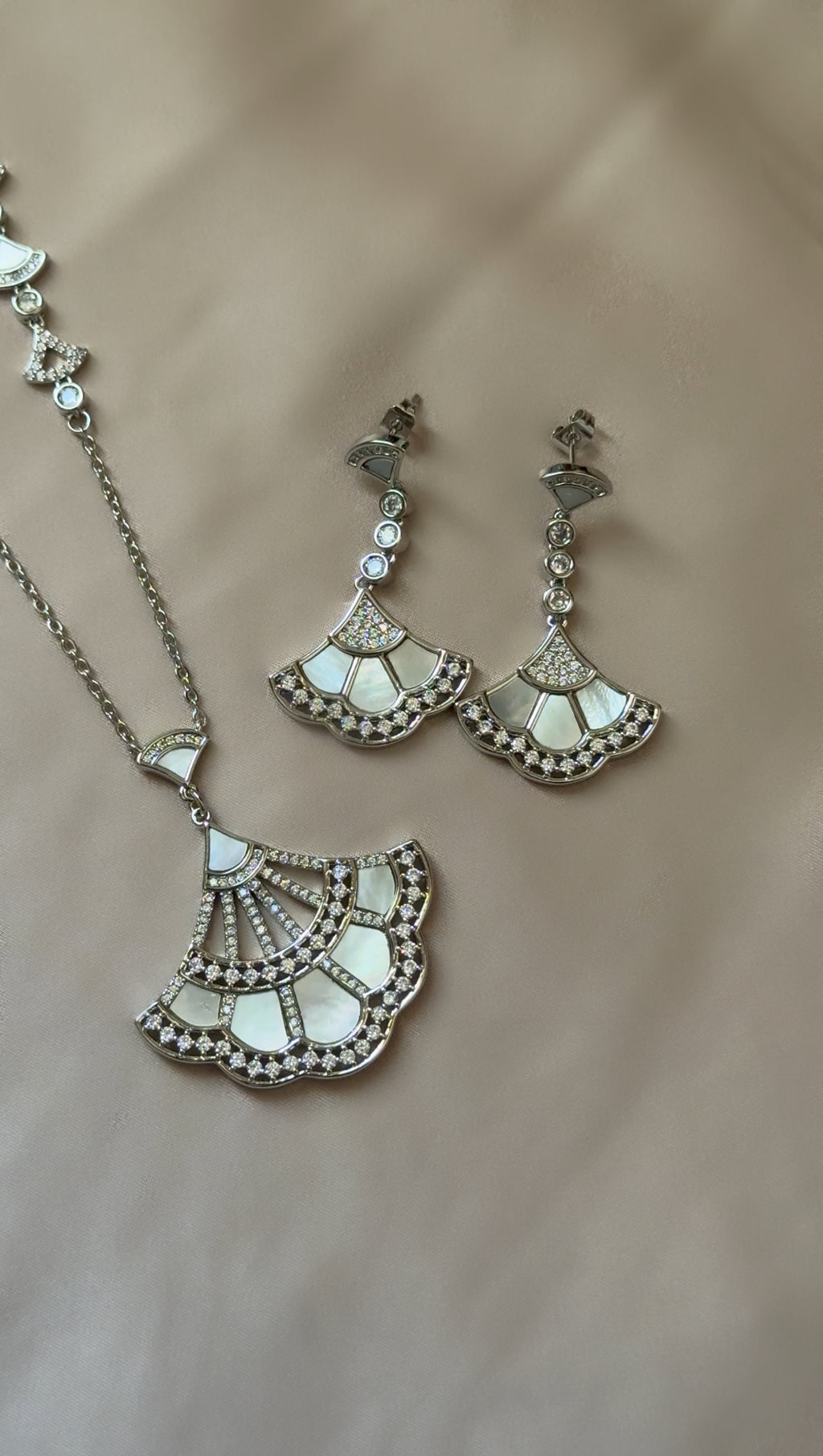 Mother of Pearl Fan set